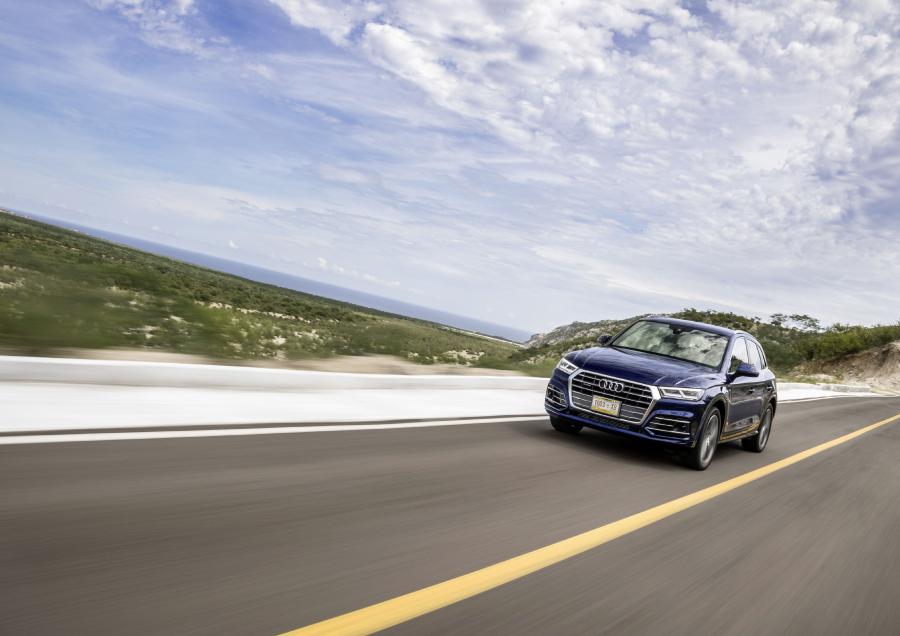  Audi Q5 TFSI Quattro S-Line 2016 года  (WW) (фото 33 из 110)